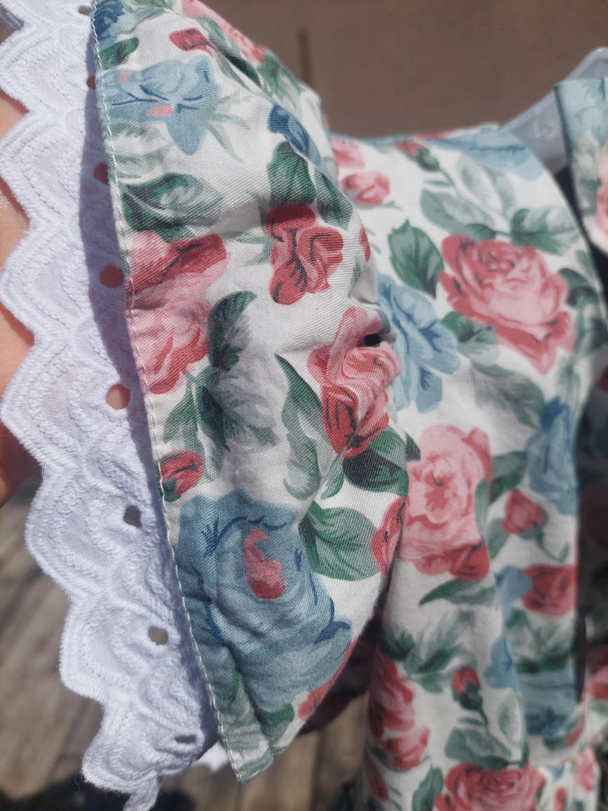 Floral Print Dress with Lace Trim - photo 3