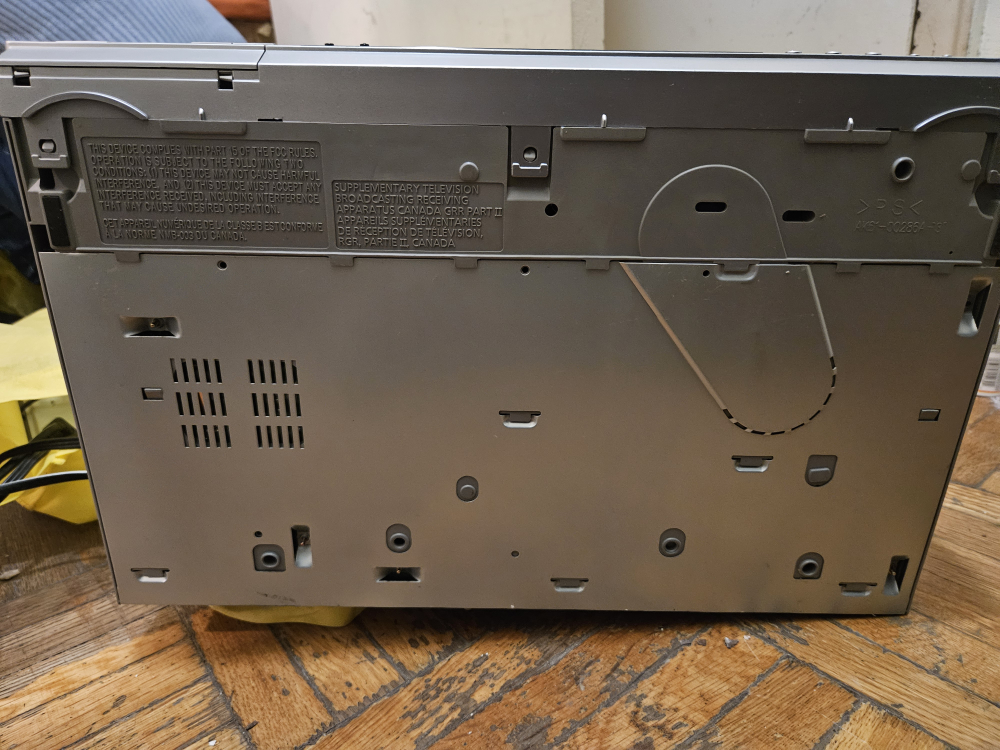 Sony SLV-D350P DVD/VCR Combo Player - photo 3