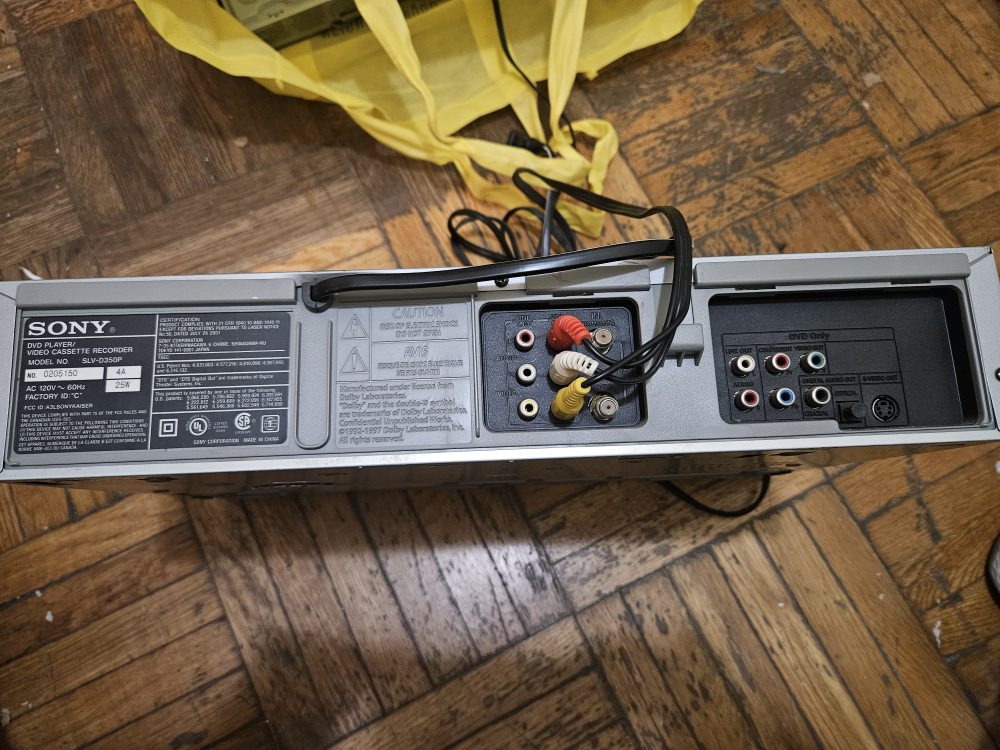 Sony SLV-D350P DVD/VCR Combo Player - photo 4
