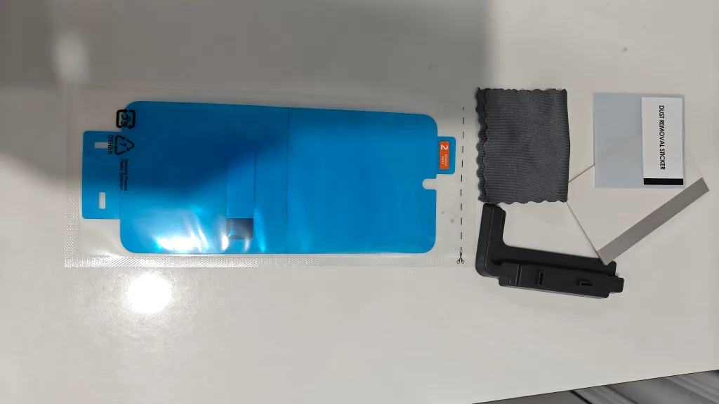 Samsung Galaxy S24 SE Blue + 2 Cases & Screen Protector image indicator(5)