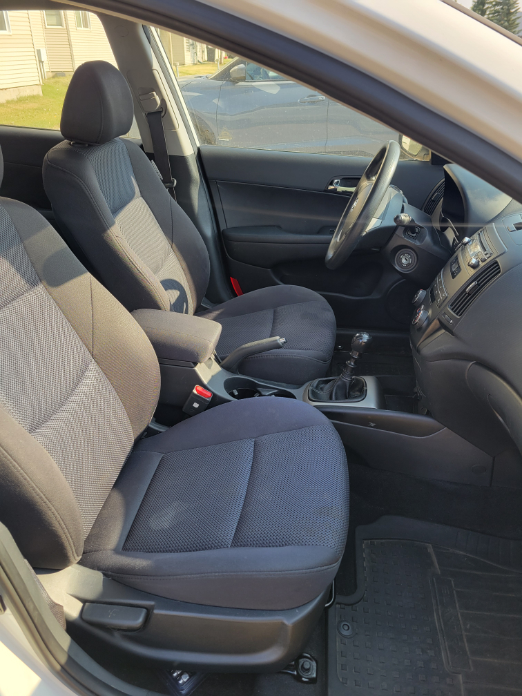 2011 Hyundai  Hatchback - photo 2