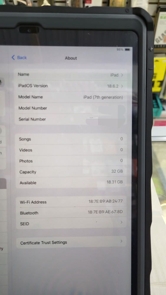 Apple iPad 7th Generation 32GB - photo 3
