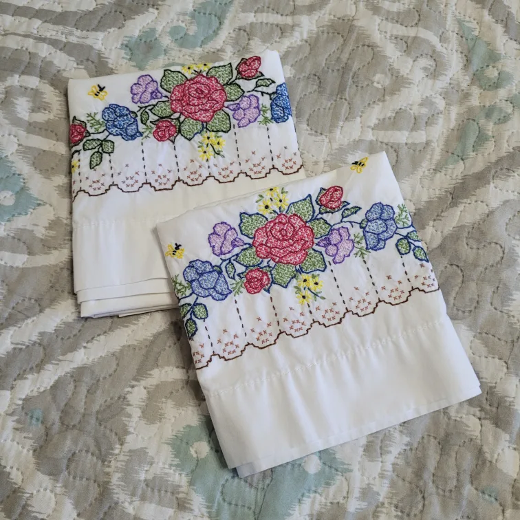 Pair of Vintage Hand Embroidered Standard Size Pillow Cases thumbnail