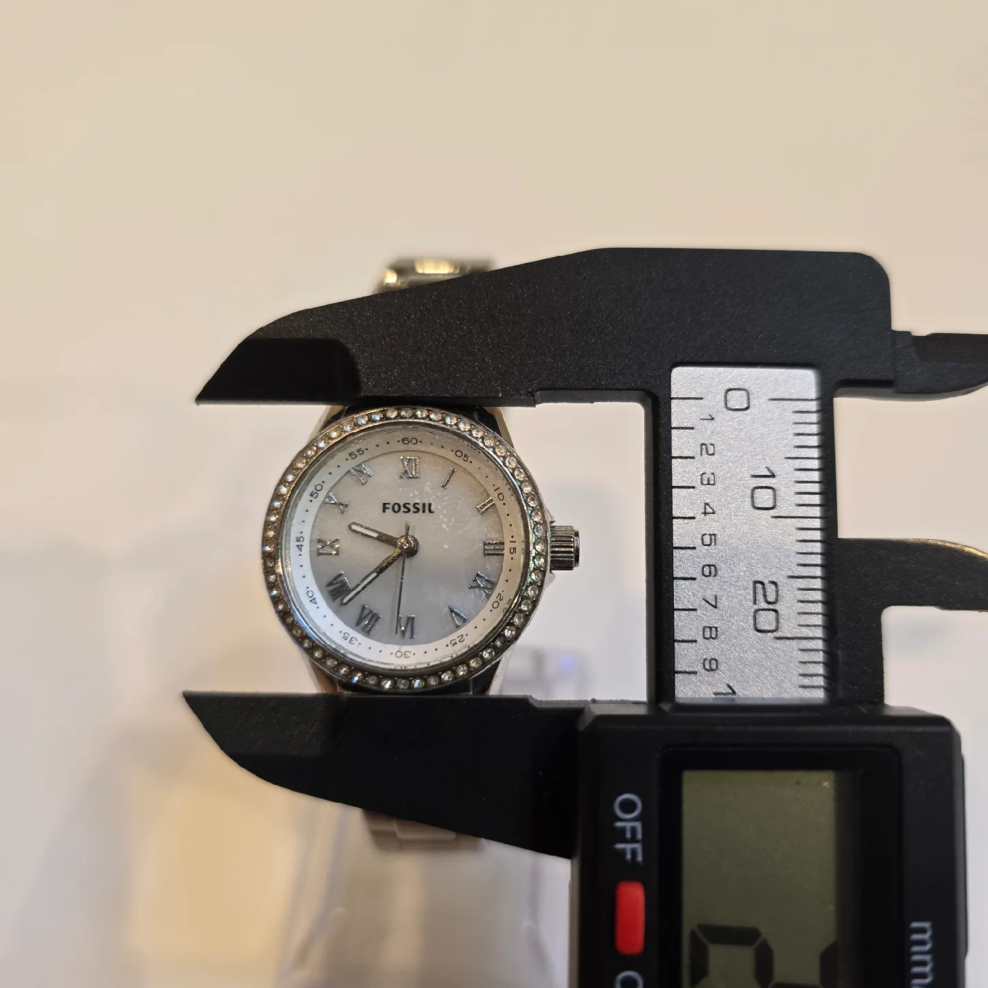 Womens Fossil Quartz Watch image indicator(9)