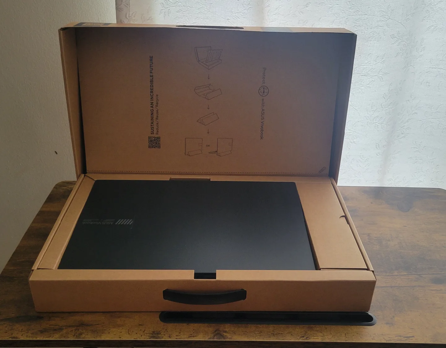ASUS Vivobook Laptop - Like New! thumbnail