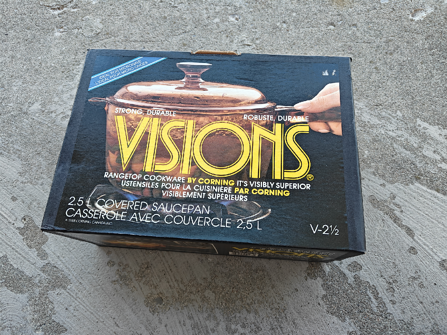 Visions Corning 2.5L Covered Casserole - New in Box!