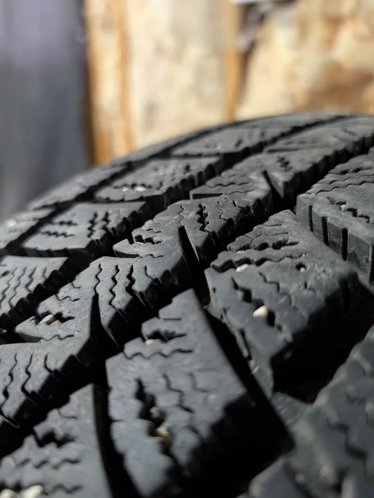 (4)-225/60R16 Goodyear Winter Command Winter Tires thumbnail