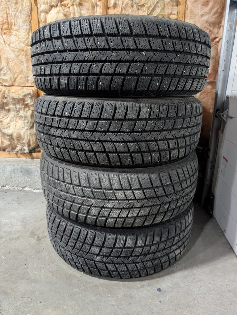 (4)-225/60R16 Goodyear Winter Command Winter Tires image indicator(6)