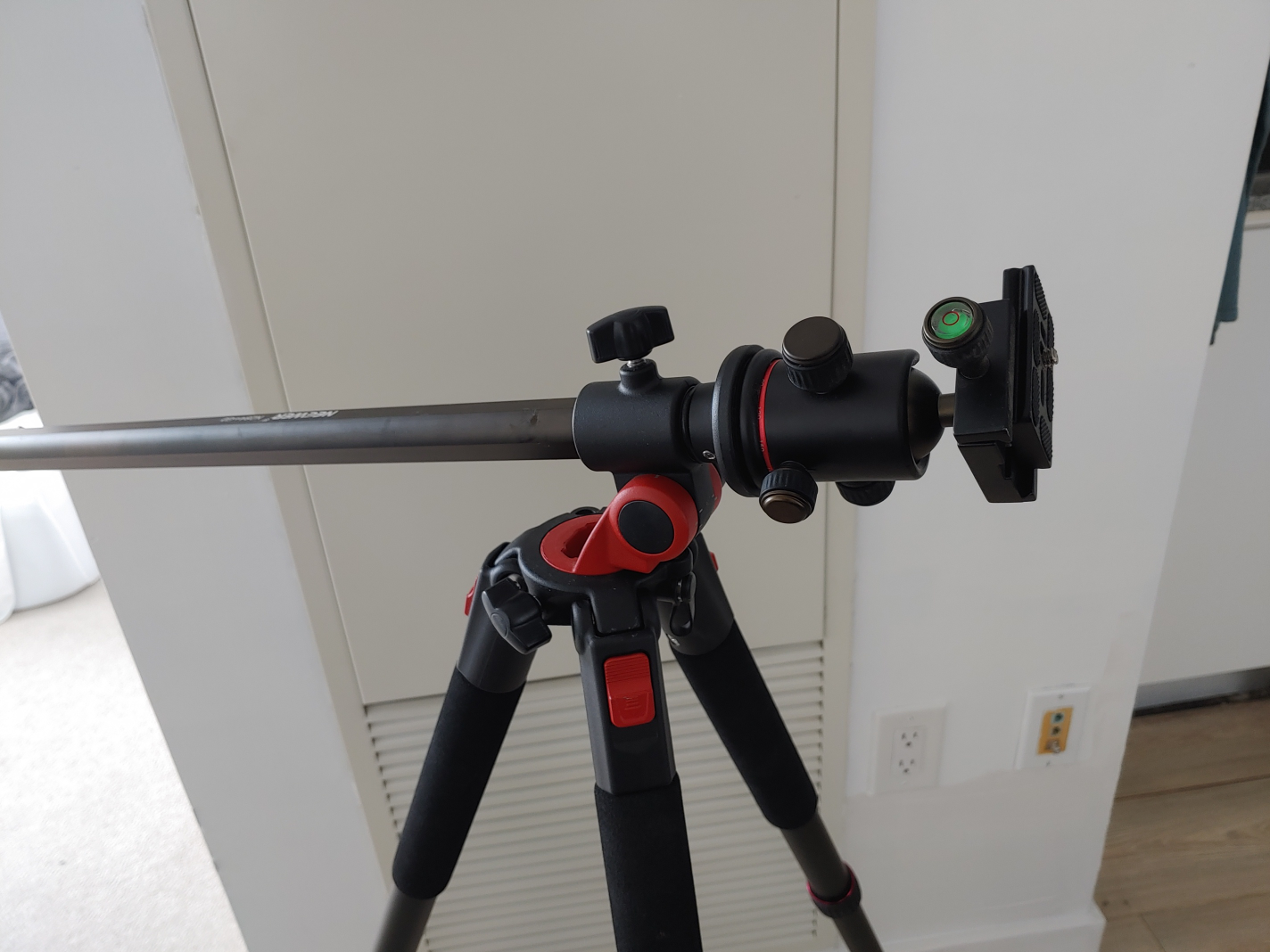NEEWER N284+G10 tripod - photo 3