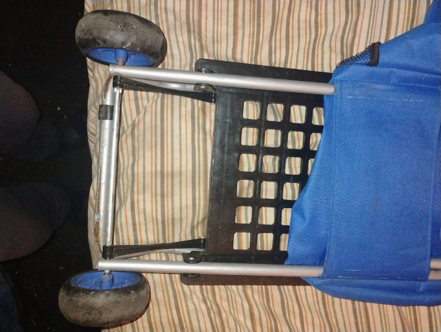 AmazonBasics Blue Rolling Shopping Cart image indicator(6)