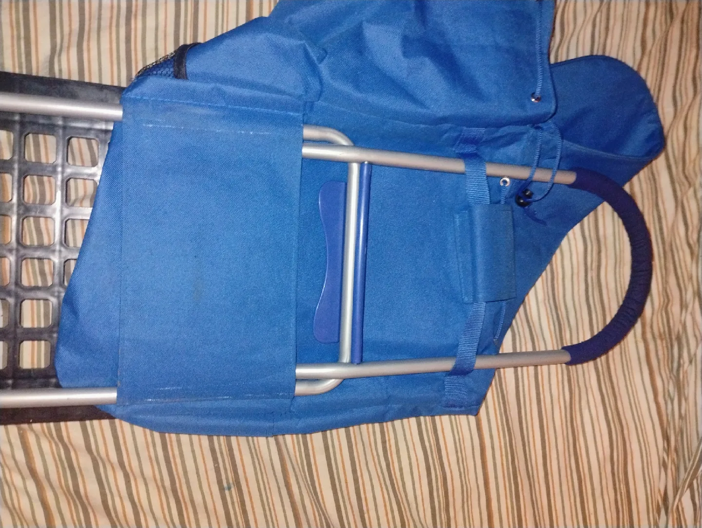 AmazonBasics Blue Rolling Shopping Cart image indicator(7)