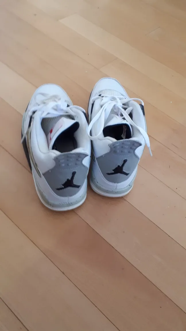 Jordan 4 Retro White Oreo (Size 9 ) image indicator(2)