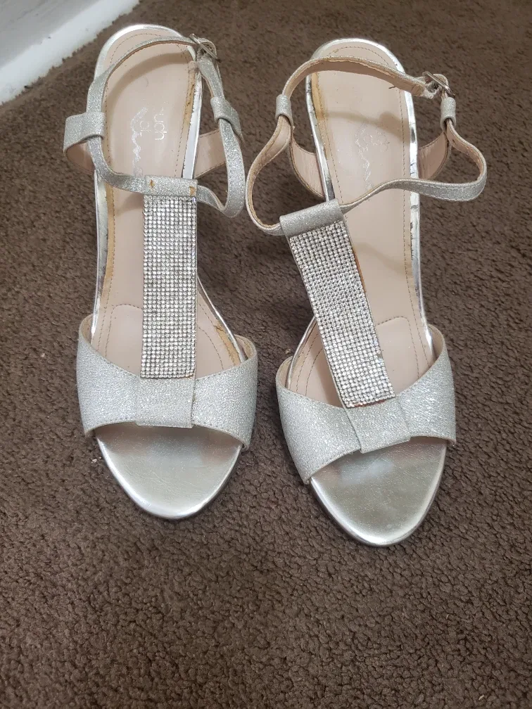 Silver Heels - Size 9 thumbnail