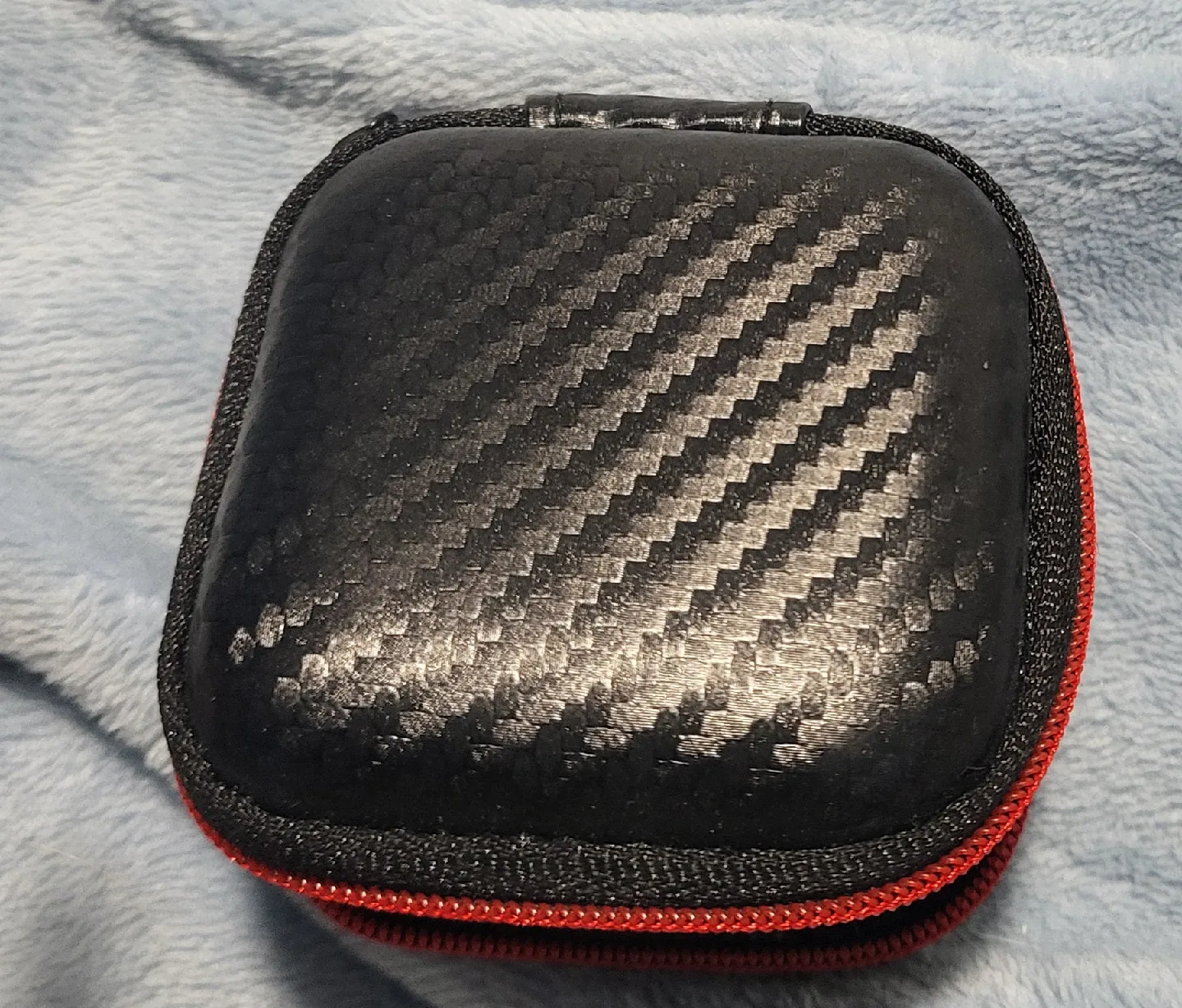 Black In-Ear Headphones with Case image indicator(2)