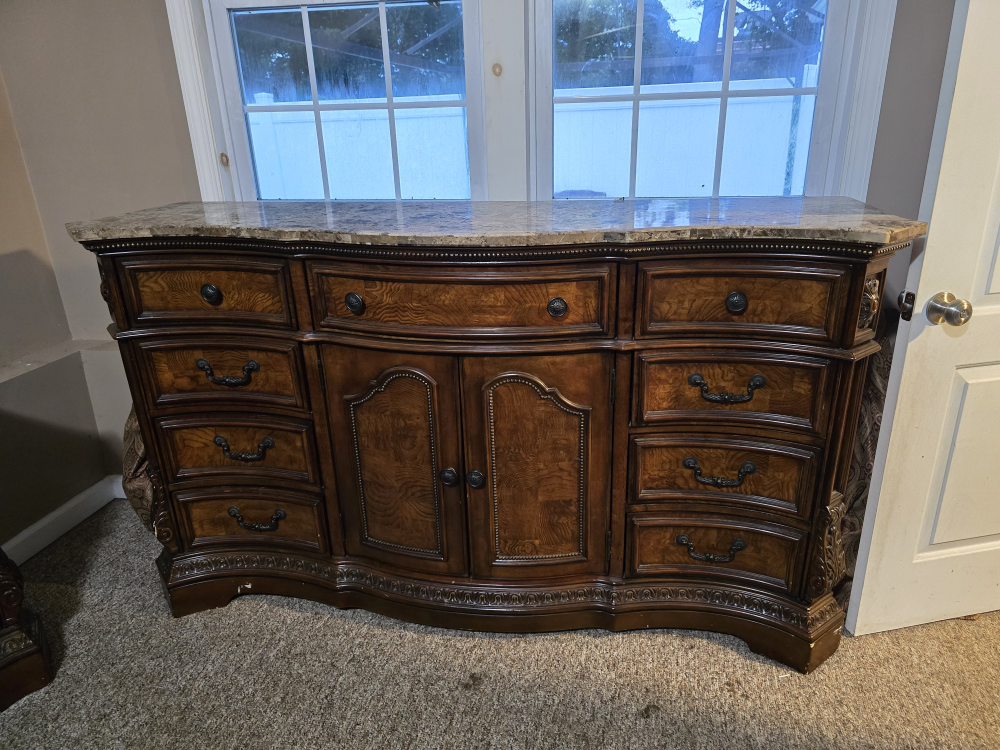 Ornate Wood Bedroom Set -2 Dressers, Chest, 2 Nightstands, bed - photo 4