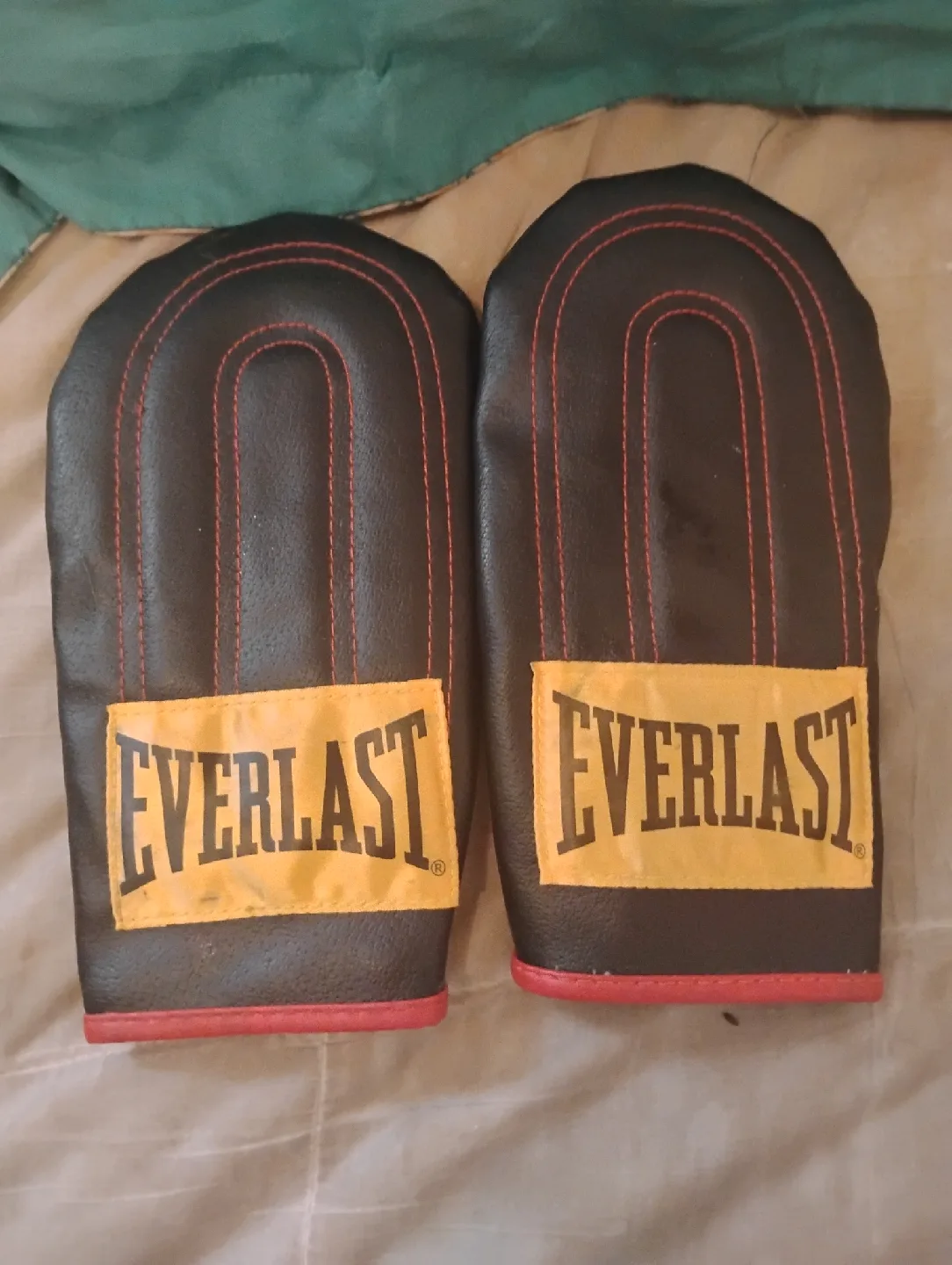 Everlast Focus Mitts - Black/Red - Size S/M thumbnail