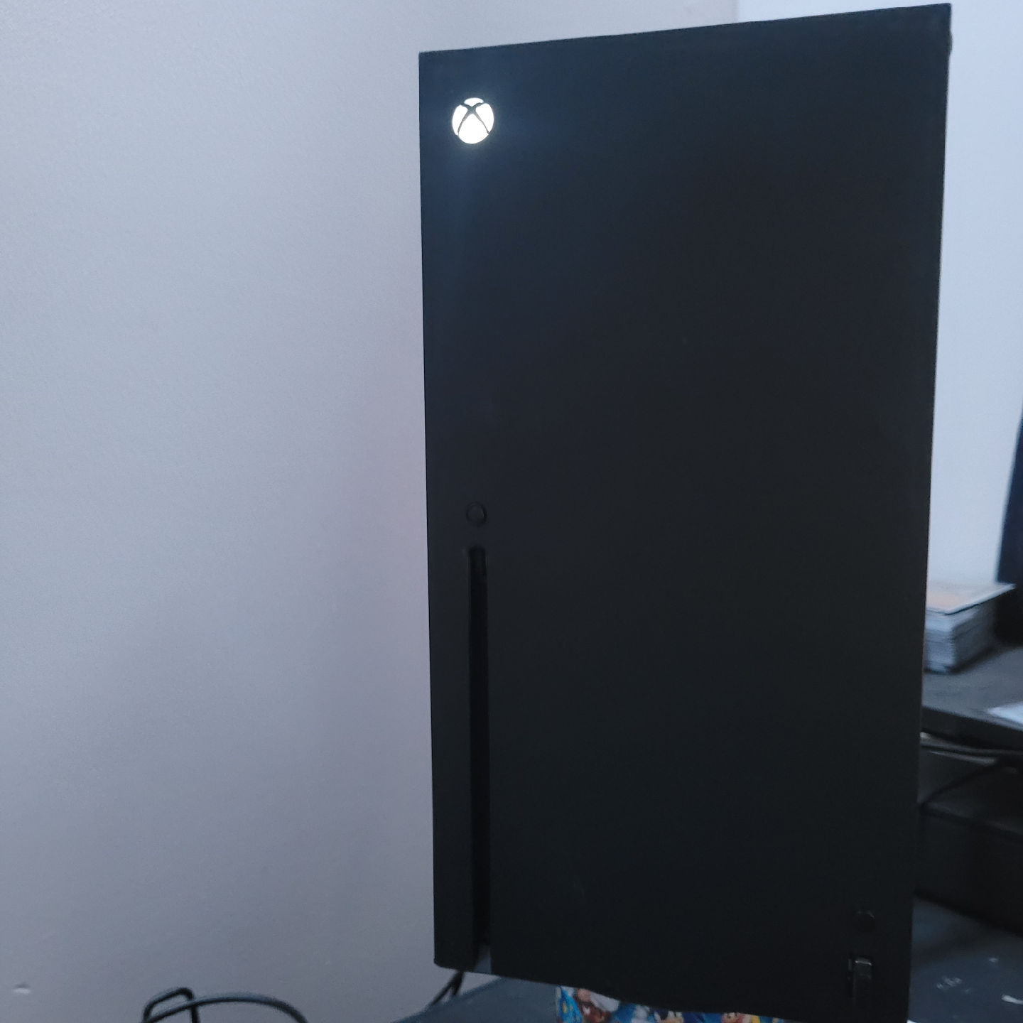 1TB Xbox Series X Console  2 controllers.