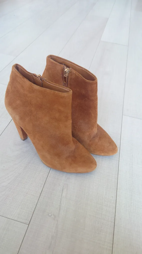 Aldo Brown/ Tan Suede Ankle Boots - Size 6 image indicator(2)