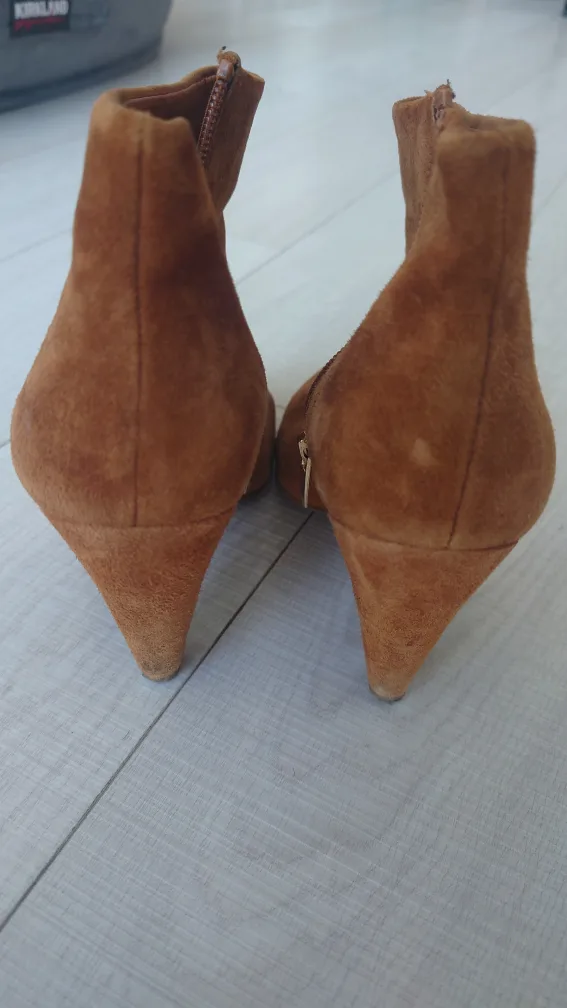 Aldo Brown/ Tan Suede Ankle Boots - Size 6 image indicator(3)