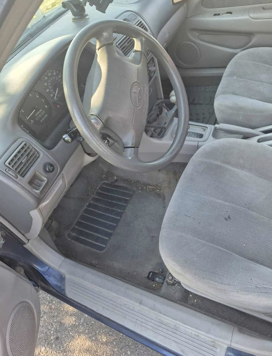 Toyota Corolla - Needs TLC - photo 2