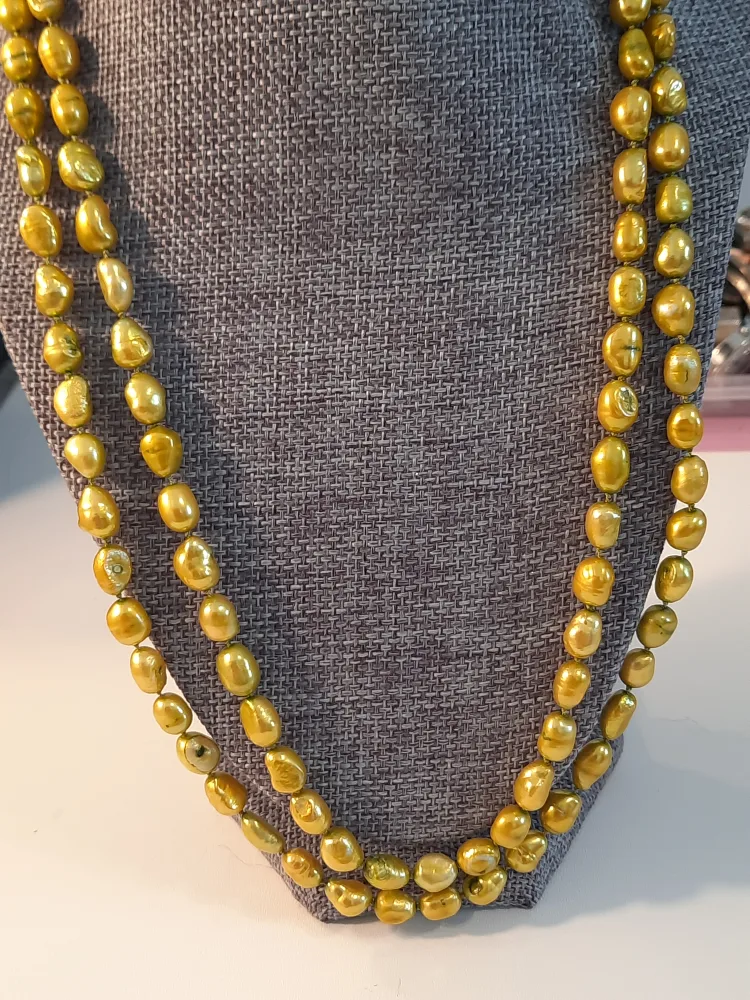 Golden Pearl Necklace & Sterling Silver (.925) Earrings Set image indicator(9)