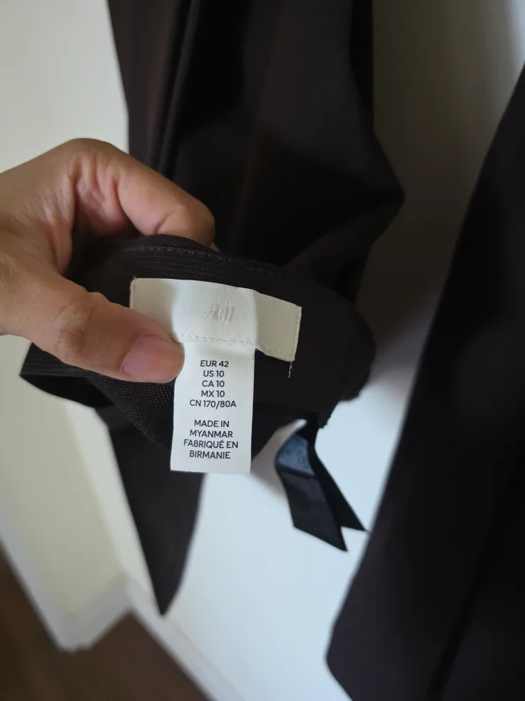 H&M Brown Blazer & Pants Suit - Matching Set image indicator(5)