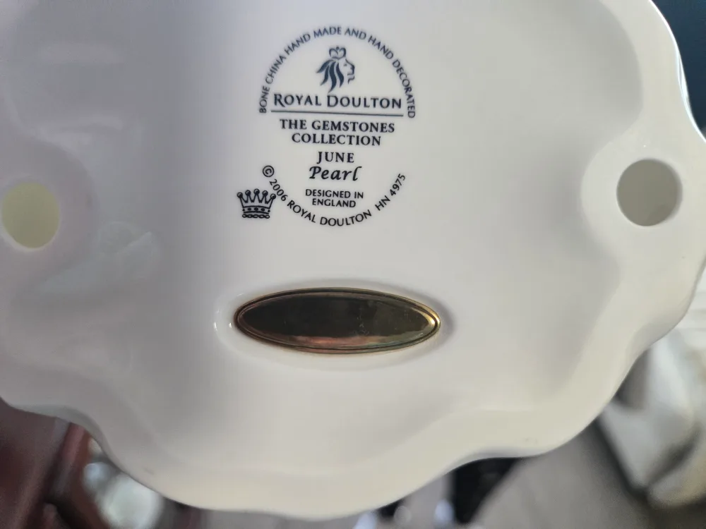 Royal Doulton Figurine "June" Gemstone Collection image indicator(3)