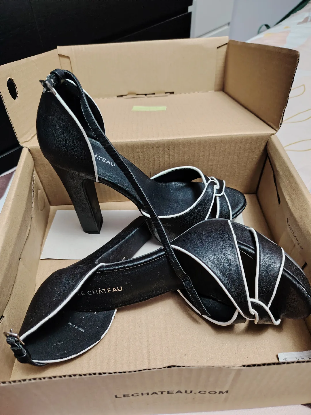 Le Chateau Black Heels Size 9 image indicator(2)