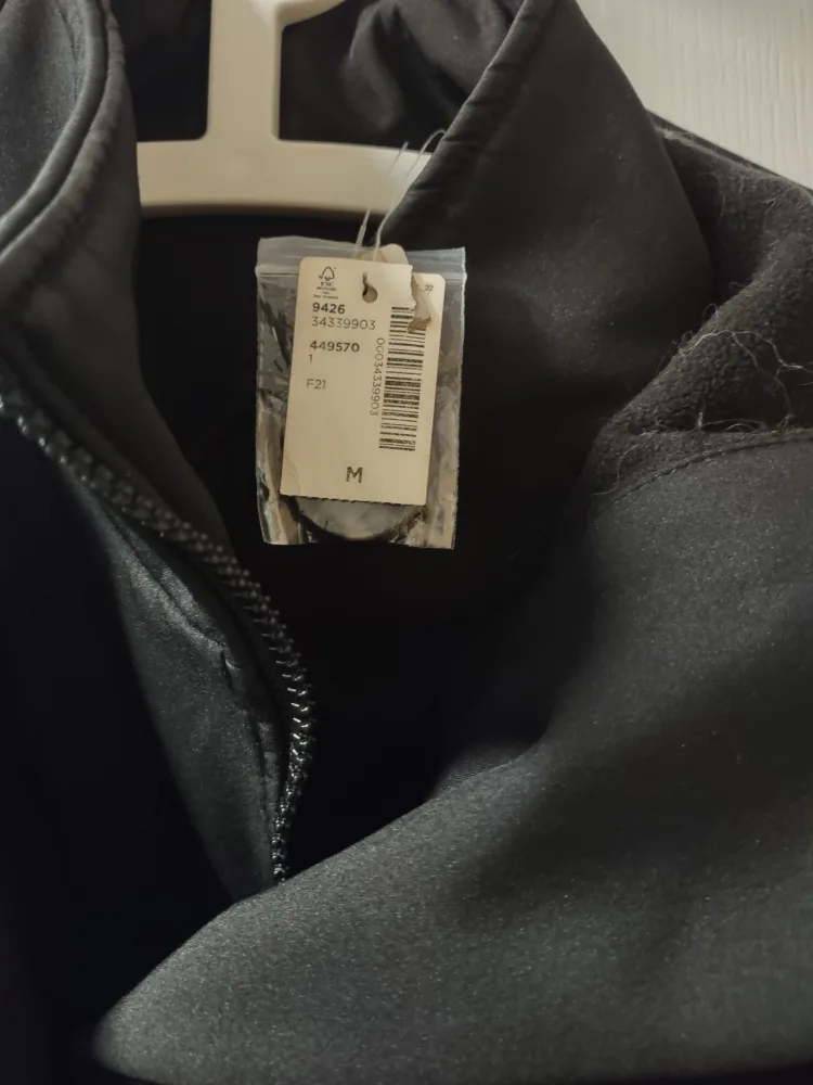 women's Black fall jacket - Size M image indicator(3)