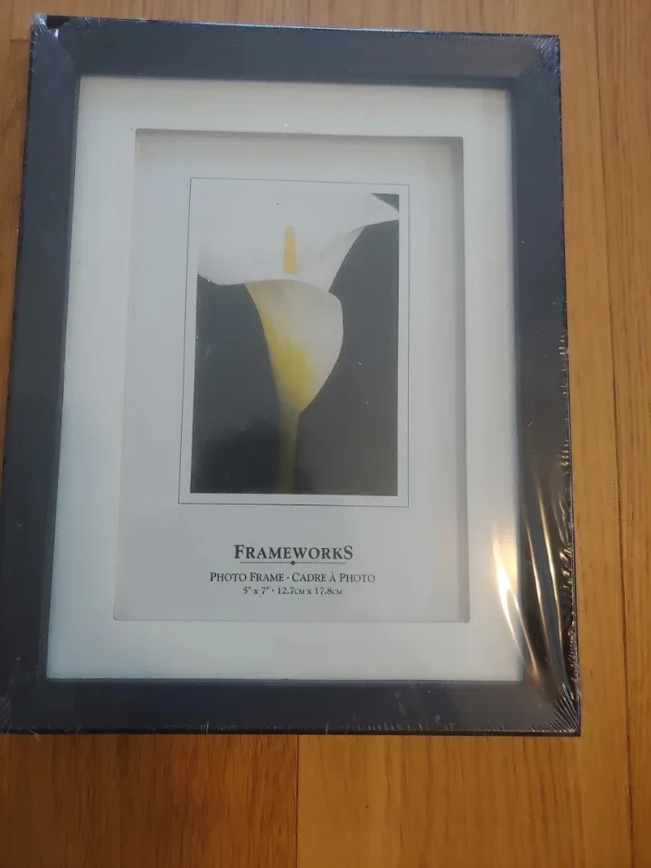 Frameworks 5x7 Photo Frame - New 🥕 thumbnail