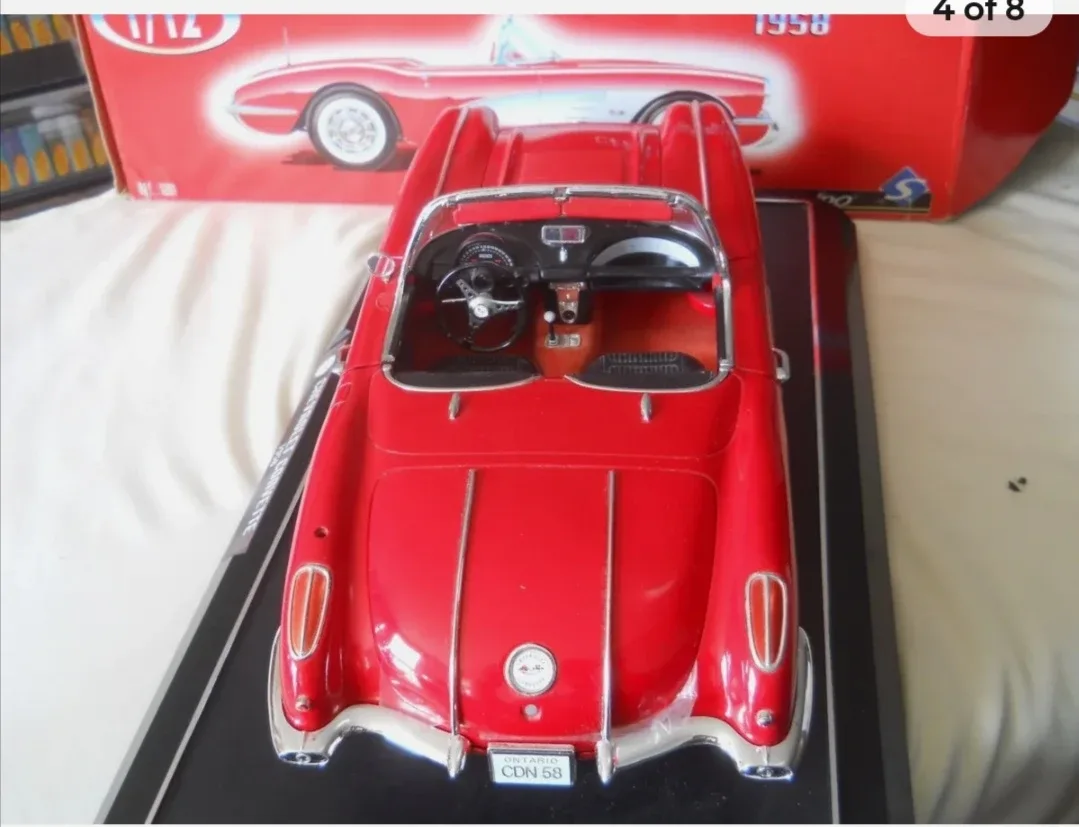 Chevrolet Corvette 1958 Diecast Model 1/12 Scale image indicator(3)