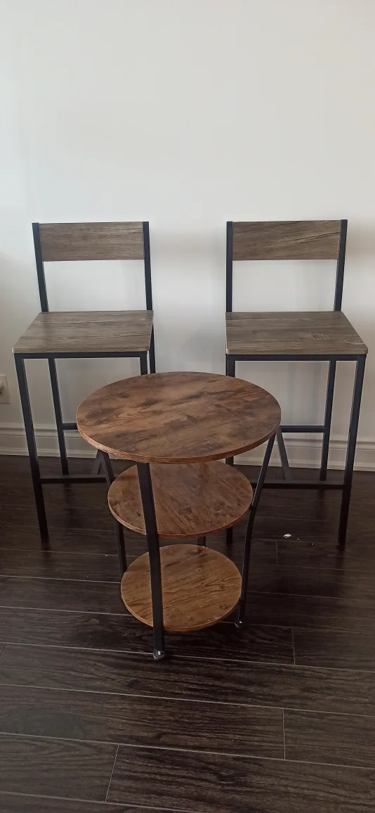 Table and chairs set..moving sale image indicator(6)