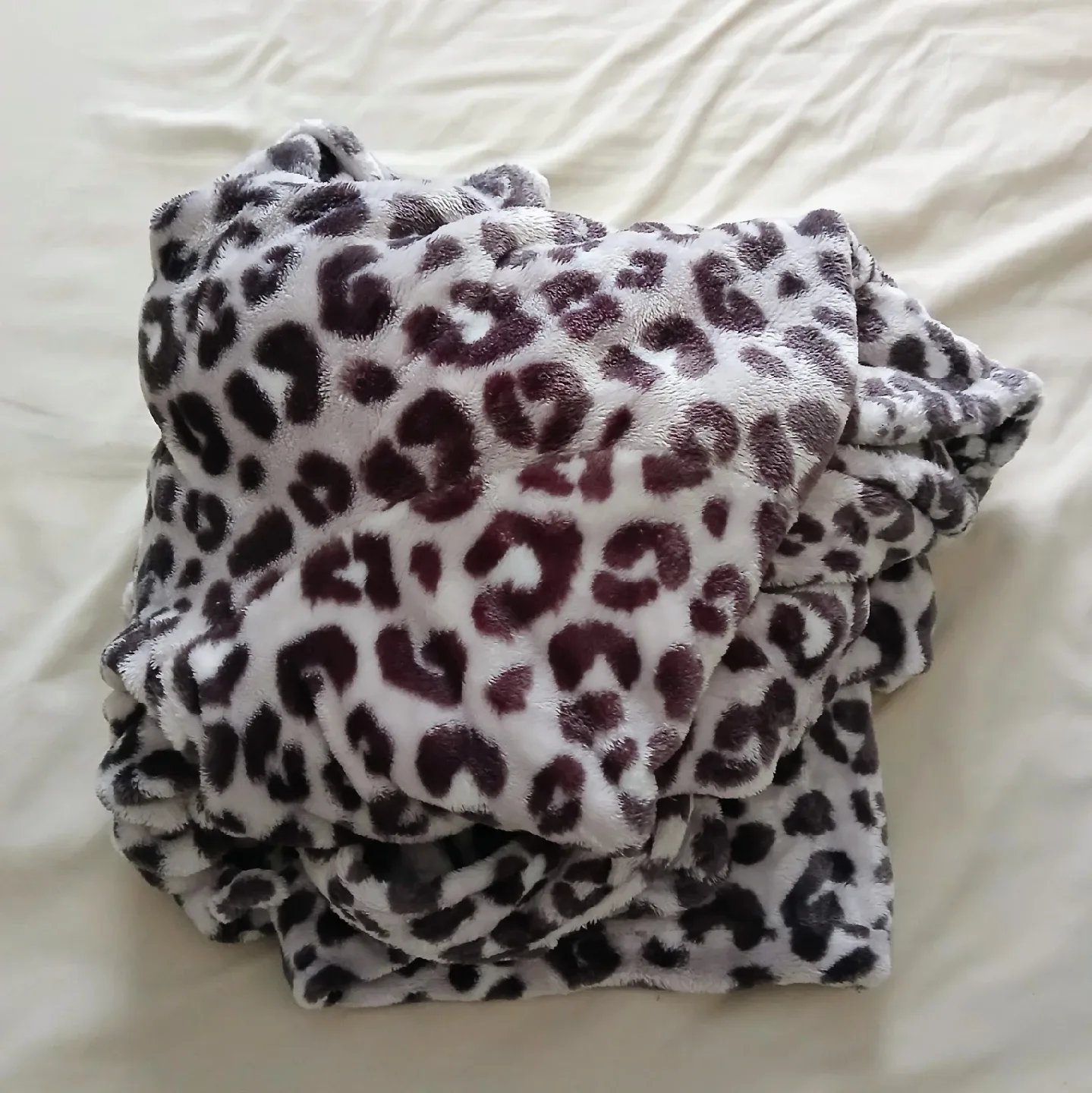 Leopard Print Very Warm Medium Size Robe thumbnail