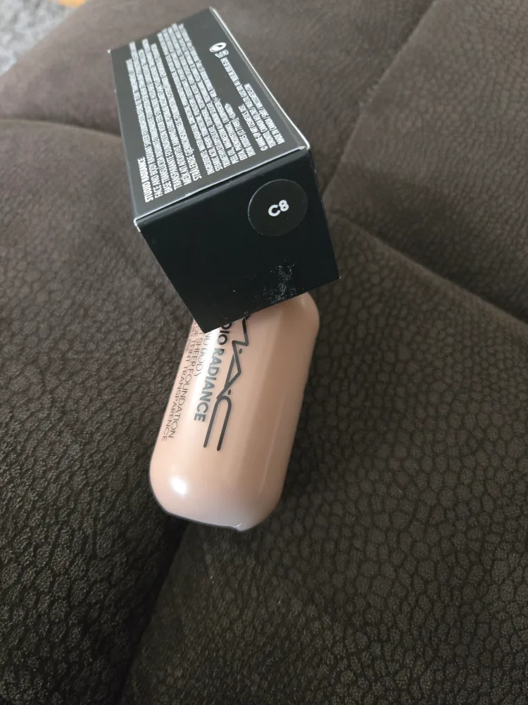 MAC Studio Radiance Face and Body Foundation - C8 image indicator(3)