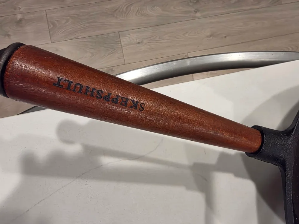 Skeppshult Cast Iron Wok with Wooden Handle image indicator(2)