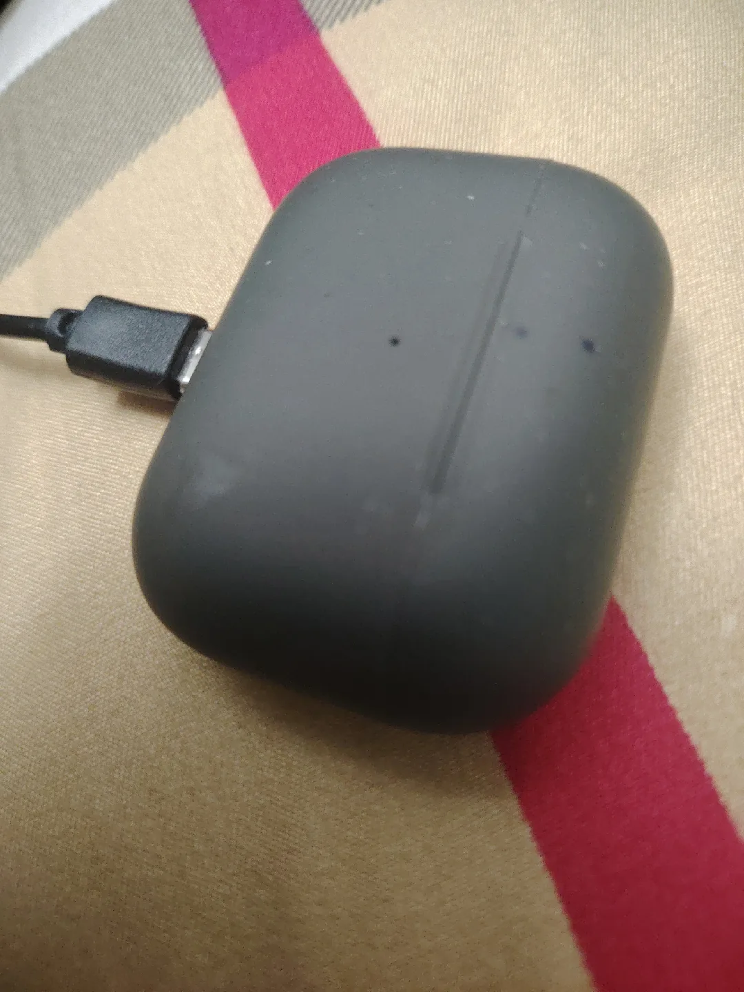 🥕😊grey earbuds excellent Condition image indicator(2)