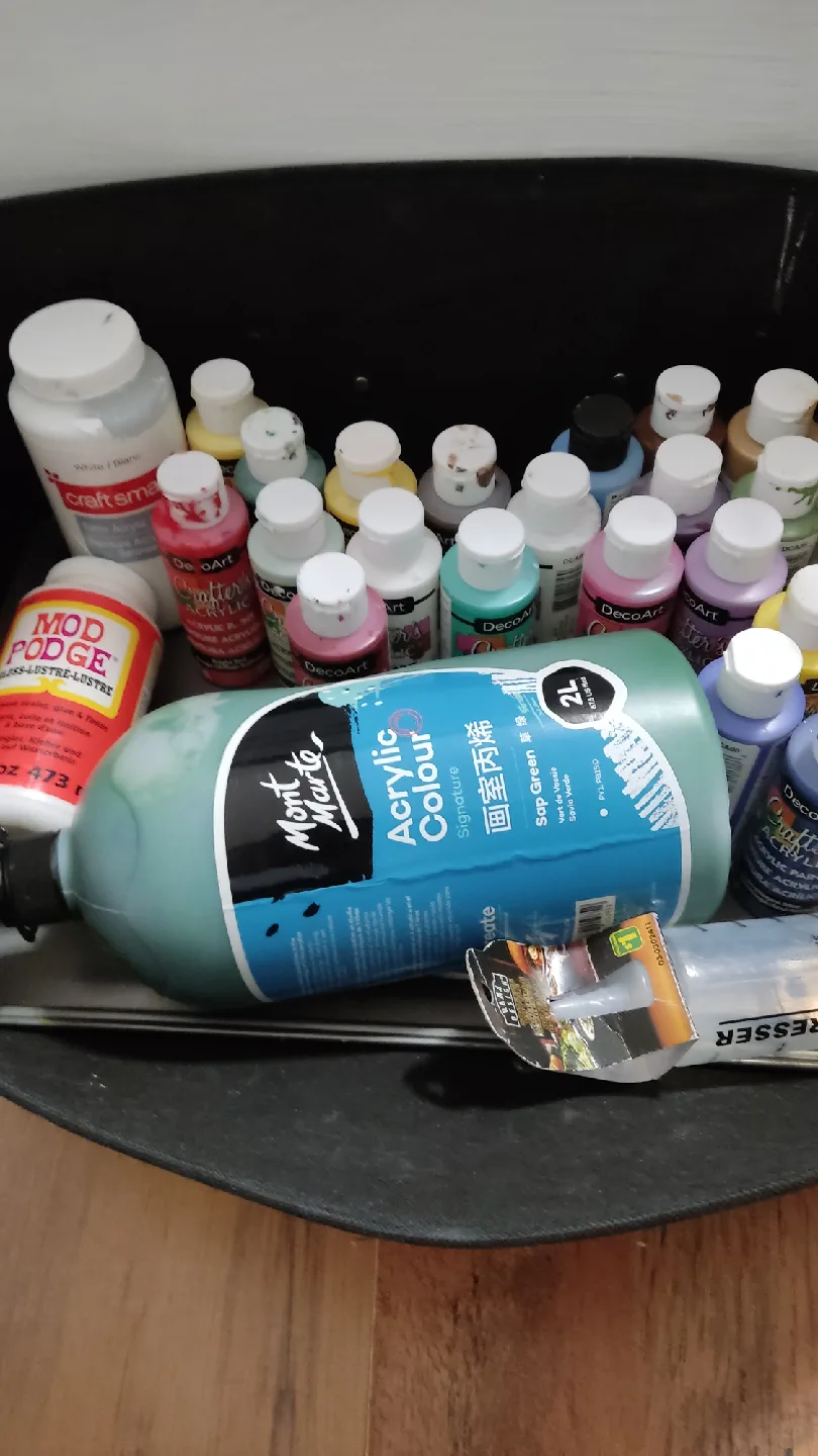 Mixed Lot of Acrylic Paints thumbnail