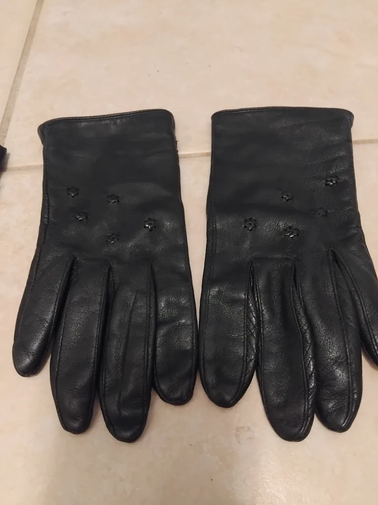 Black Leather Gloves thumbnail