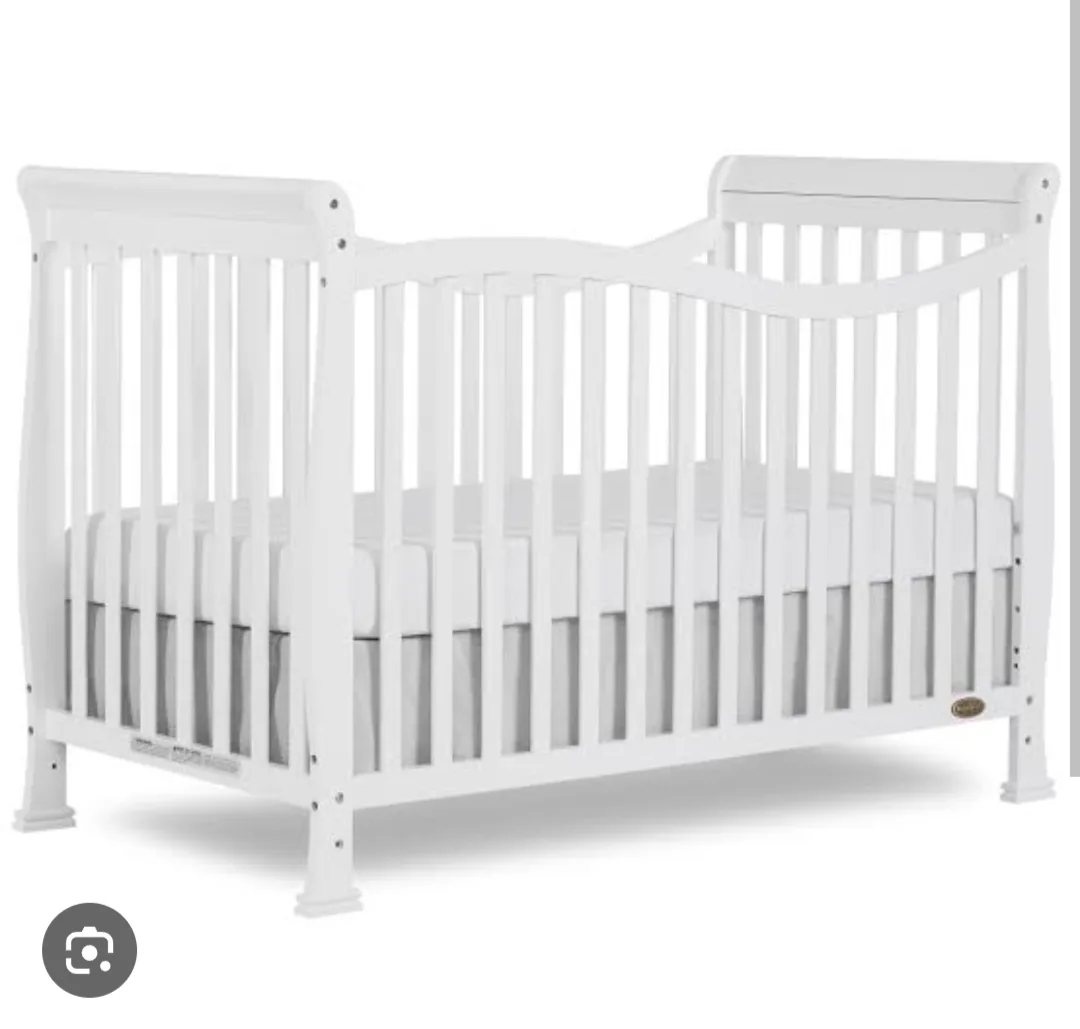 Dream On Me White Crib thumbnail