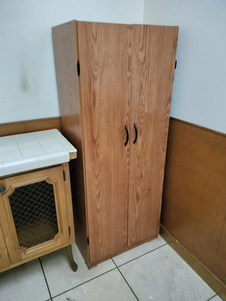 FREE Cabinet thumbnail