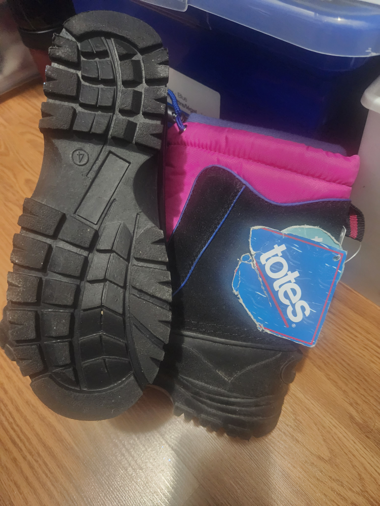 Totes Kids Action Snow Boots - Size 4M - photo 2