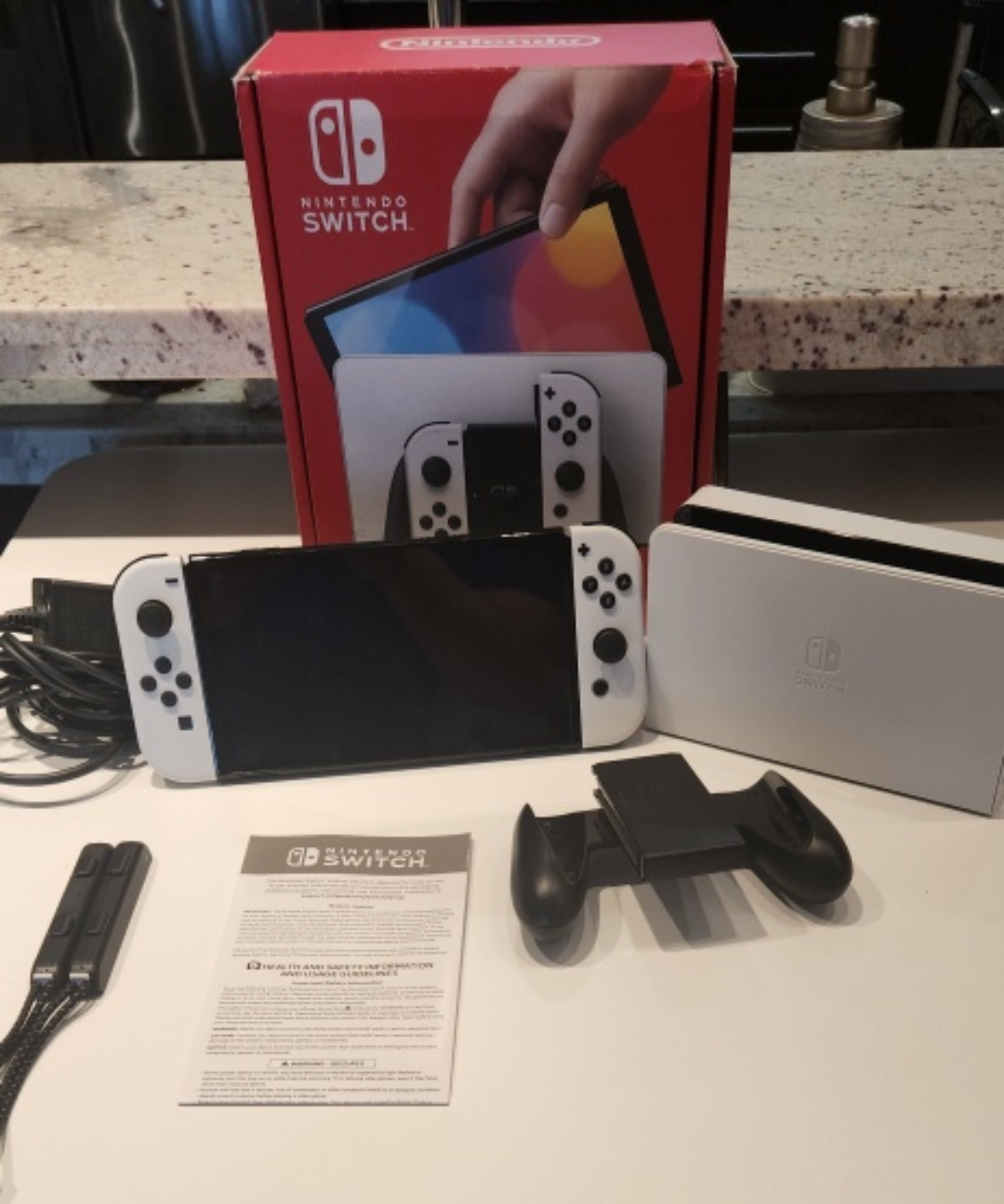 Nintendo Switch OLED - White - Like New! - photo 2