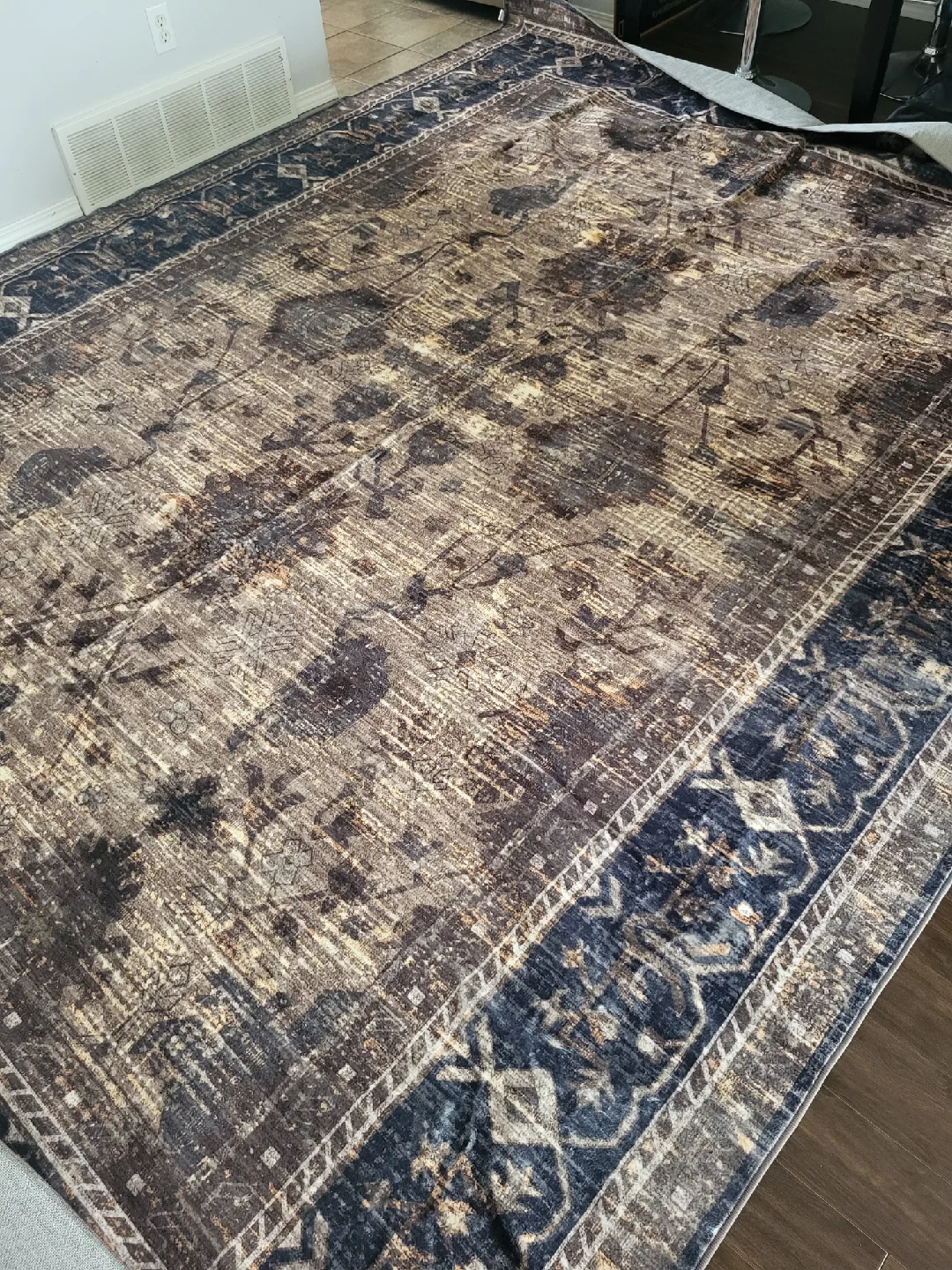 9ft X 12ft Area rug (Brand new) image indicator(3)
