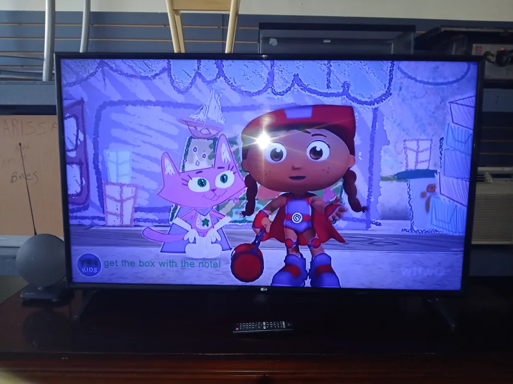 56 inch tv whit remout smart tv thumbnail