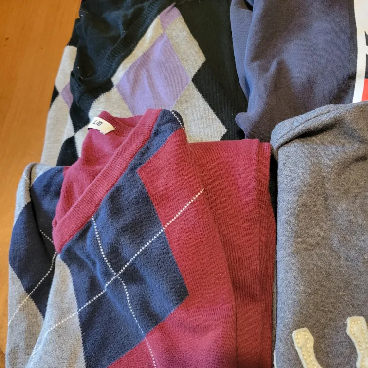 Mixed Clothing Lot: Abercrombie, Hurley, Obey etc image indicator(4)