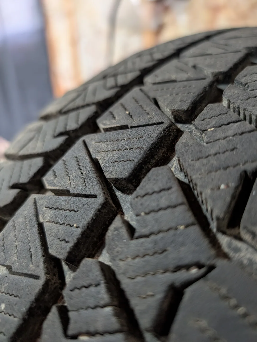 (4)-195/60R16 Winter Tires On Steel Rims Off 2005 Subaru Impreza image indicator(5)