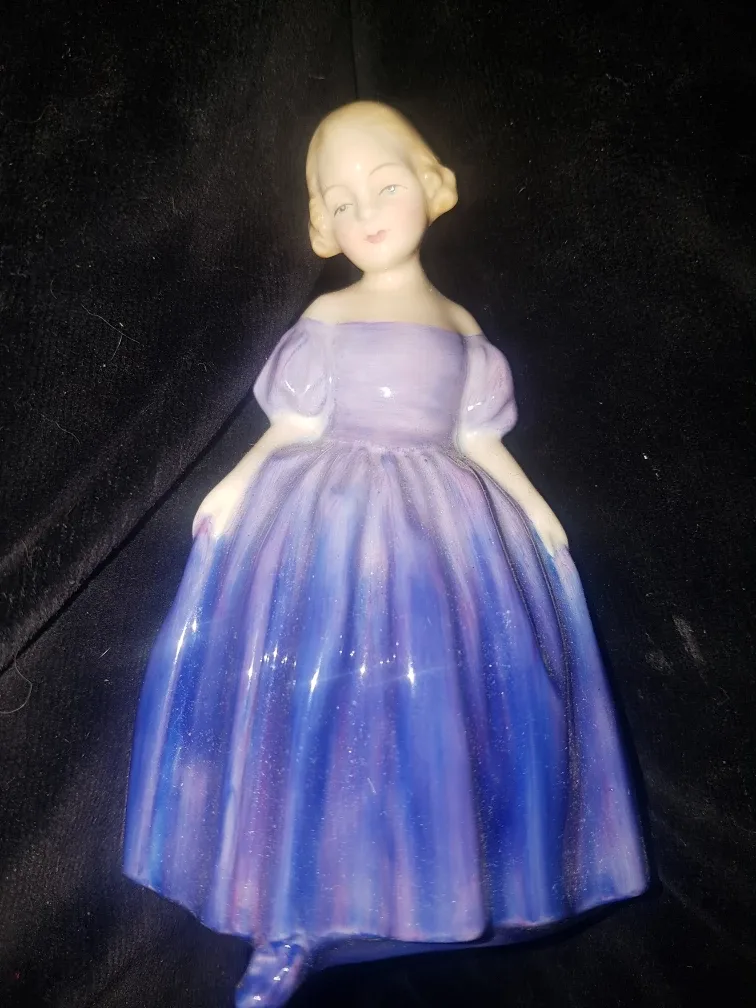 Royal Doulton Figurine - Marie HN1370 image indicator(2)