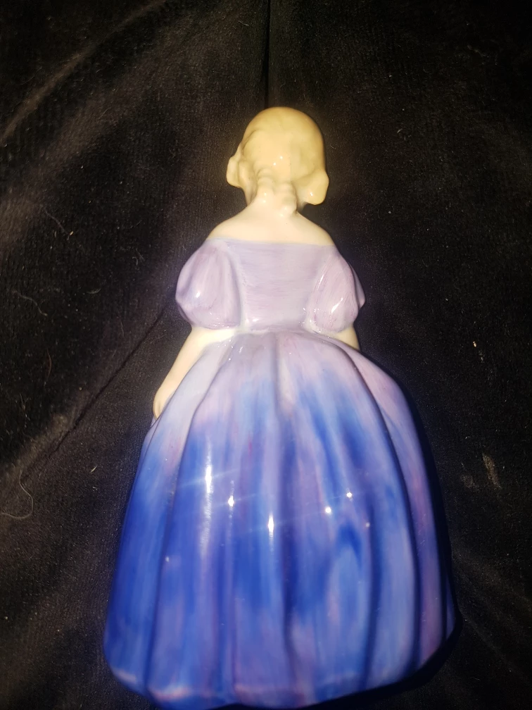 Royal Doulton Figurine - Marie HN1370 - photo 3