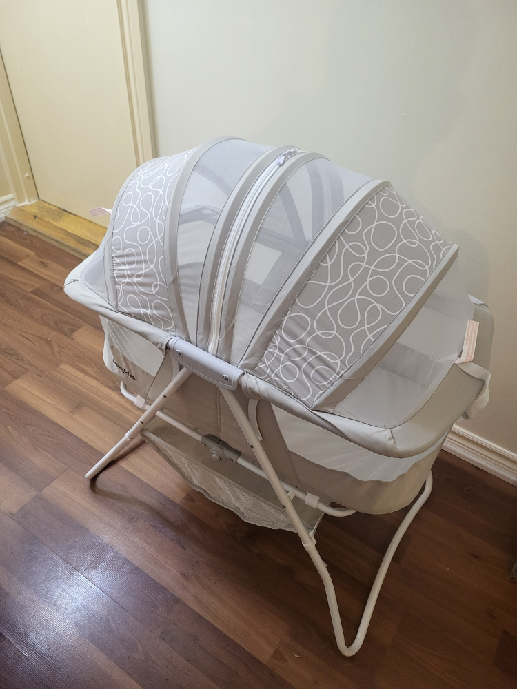 Dream On Me Foldable Bassinet Colour Gray