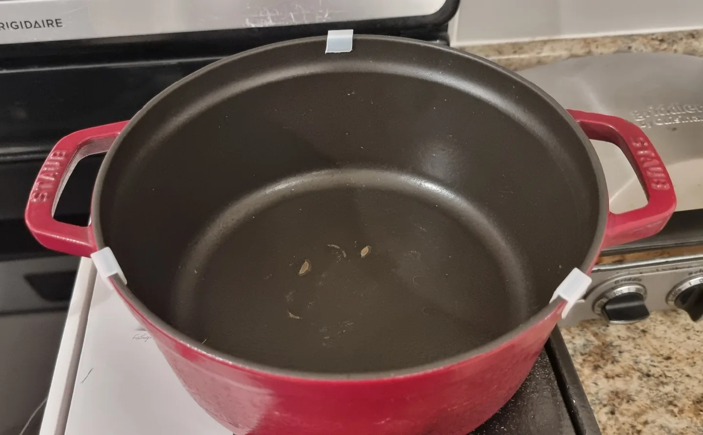 Staub Cocotte Ronde 24cm Cherry Red Dutch Oven image indicator(6)